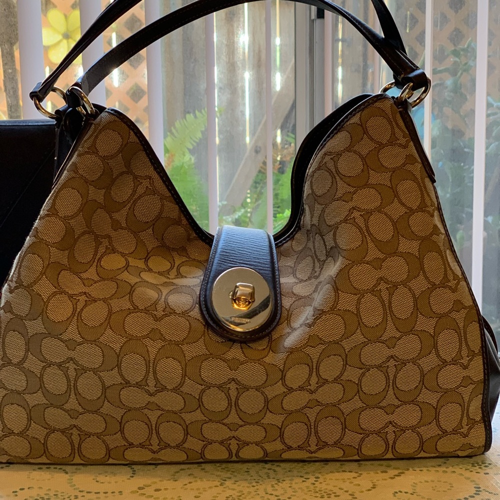 Coach Bag Coach Purse has lock latch Brown/Tan color pre-owned good condition
